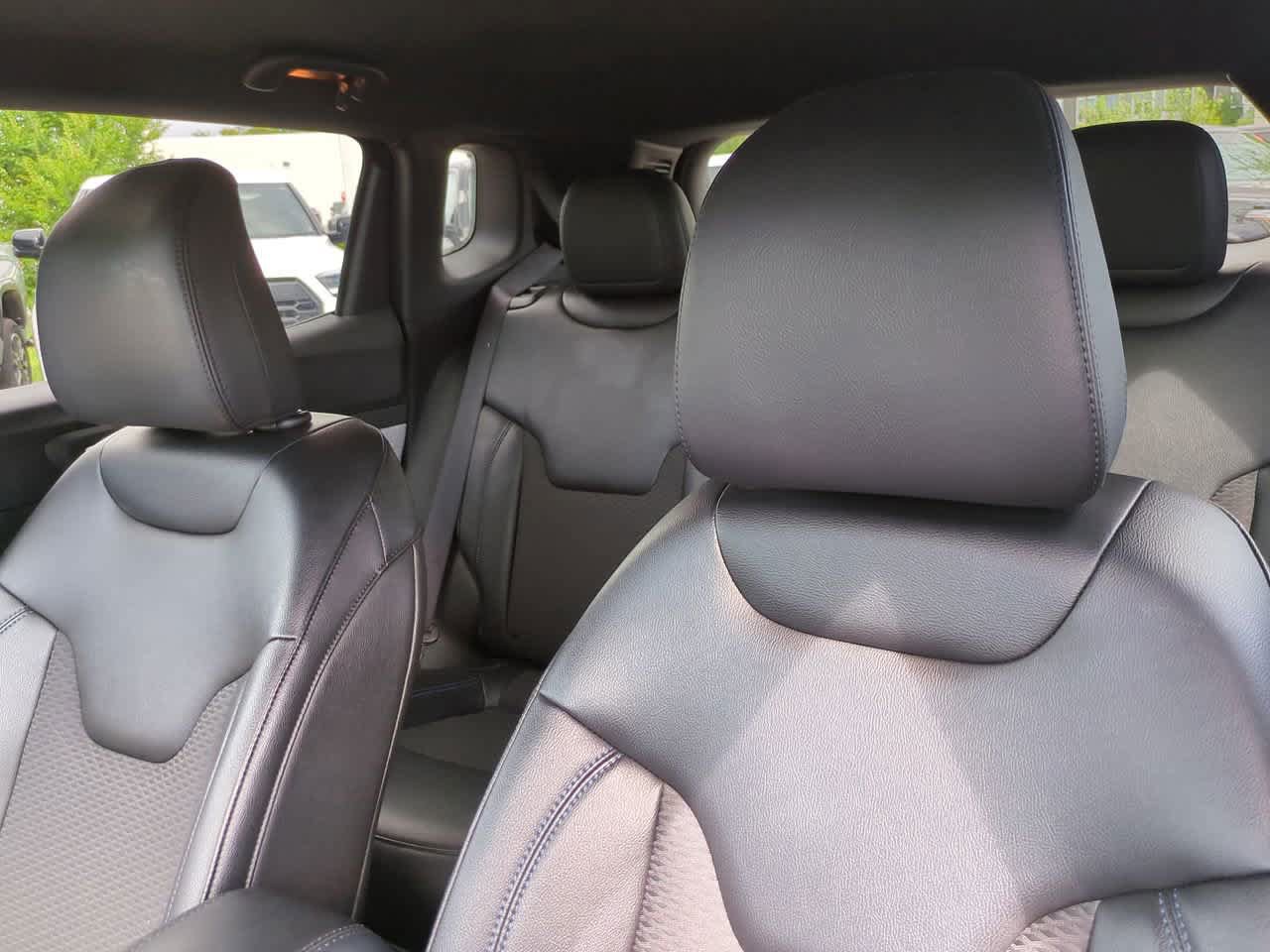 Used 2025 Jeep Compass Latitude AWD/4WD image 8