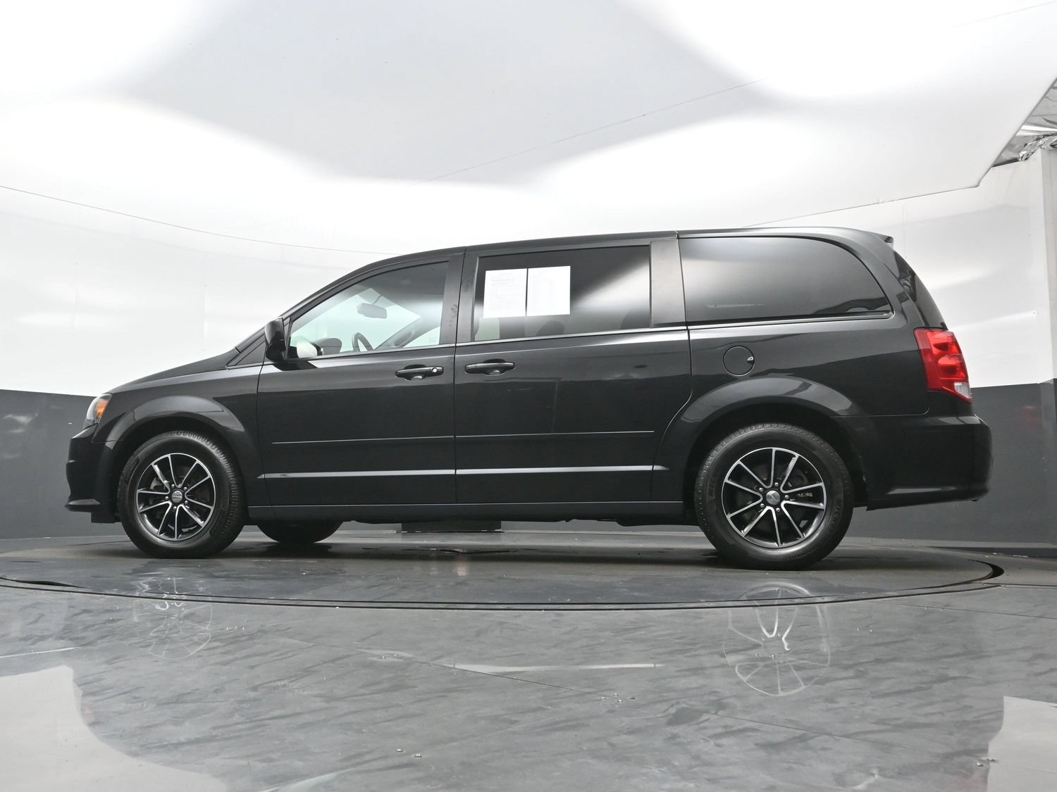 Used 2017 Dodge Grand Caravan GT FWD image 28