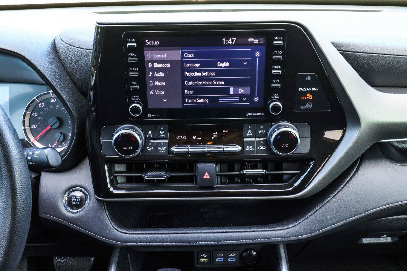 Used 2022 Toyota Highlander L FWD image 26
