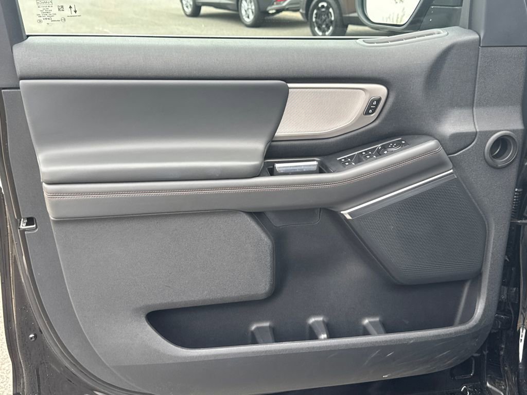 Used 2025 Ford Expedition Max Active AWD/4WD image 10