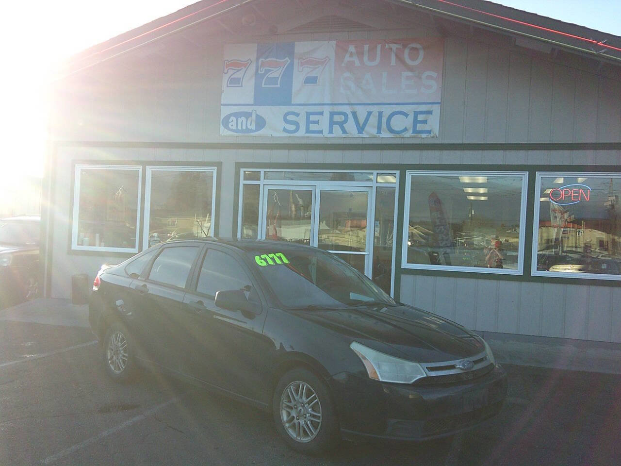 Used 2009 Ford Focus SE image 1