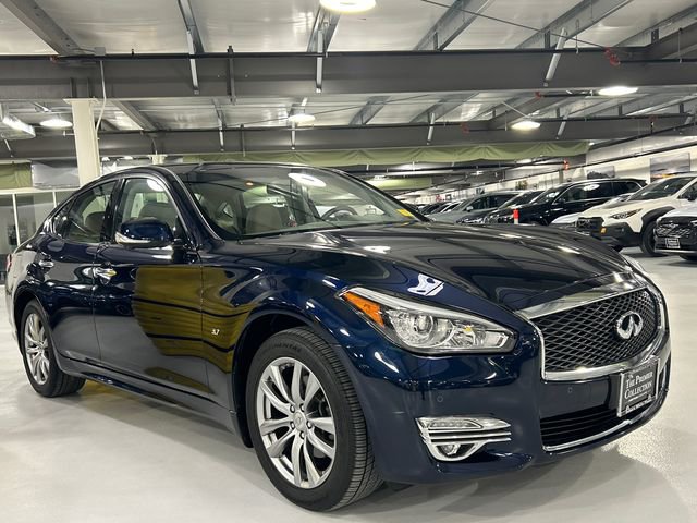 Used 2019 INFINITI Q70 Luxe w/ Proactive Package image 1