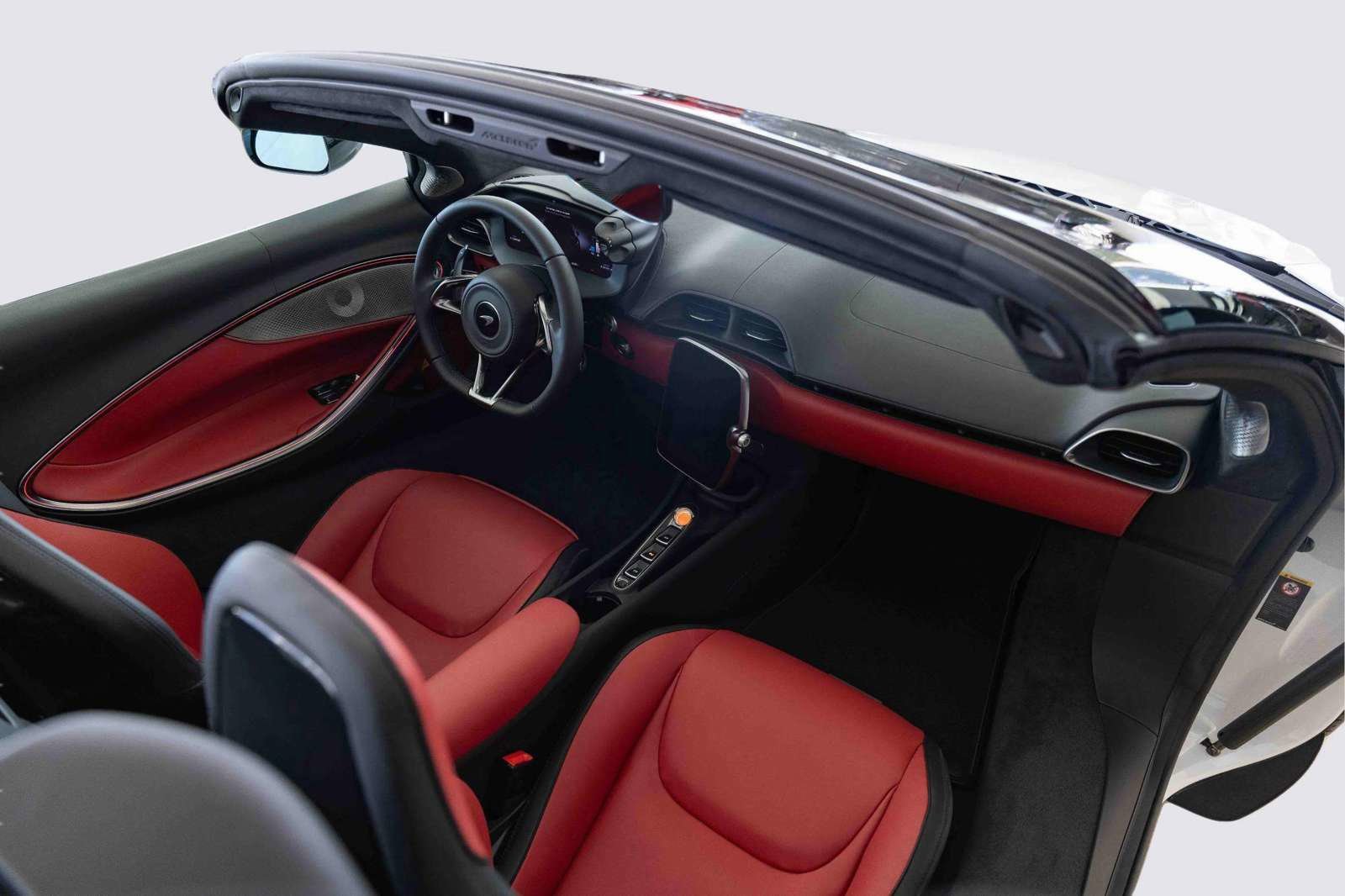 Used 2025 McLaren Artura Spider image 24