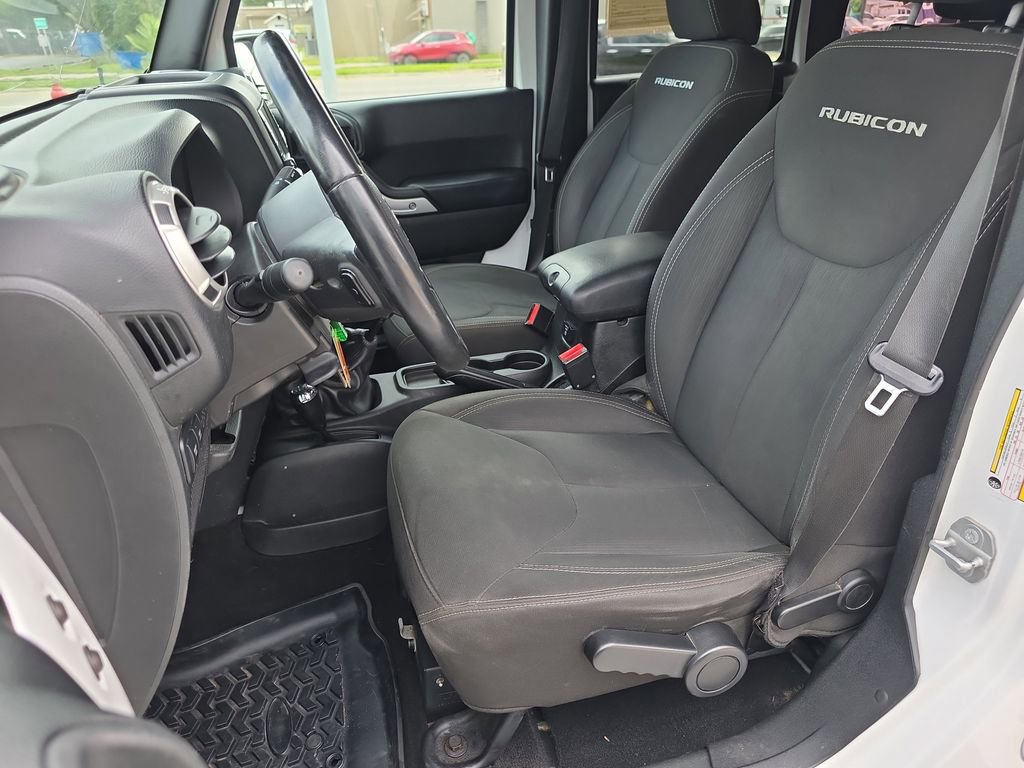 Used 2017 Jeep Wrangler Unlimited Rubicon w/ Connectivity Group image 12