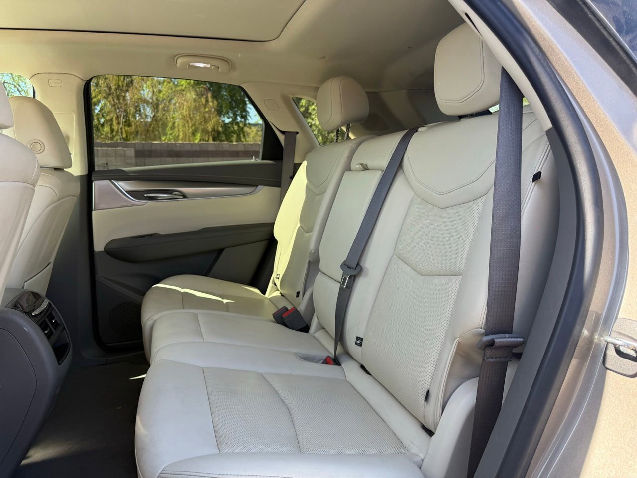 Used 2022 Cadillac XT5 Premium Luxury w/ Technology Package FWD image 9