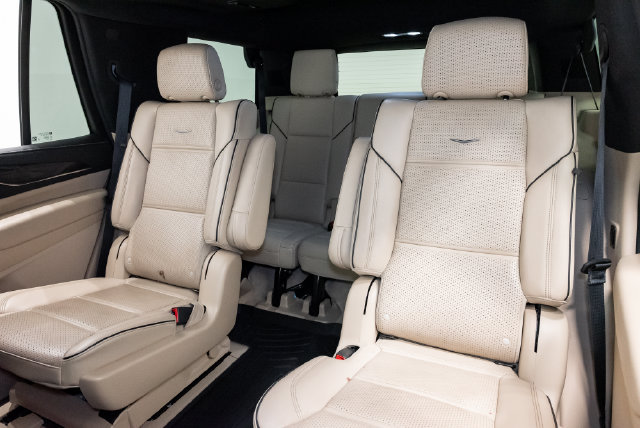 Used 2023 Cadillac Escalade Premium Luxury AWD/4WD image 23