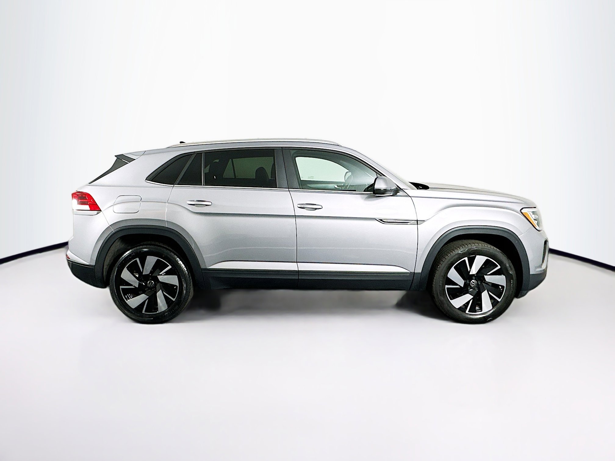 Used 2025 Volkswagen Atlas Cross Sport SE image 10