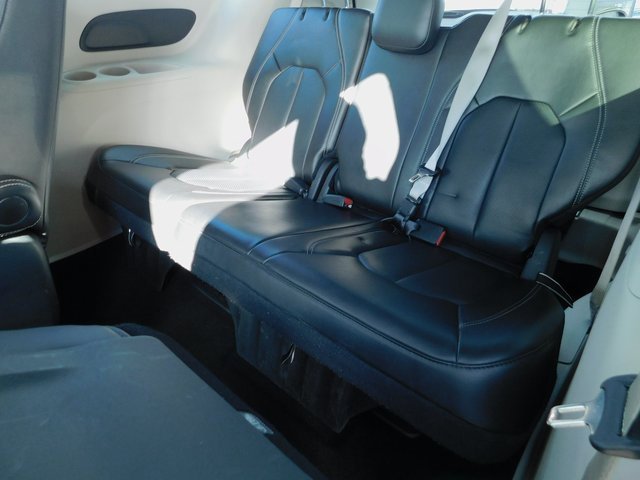Used 2024 Chrysler Pacifica Select image 23