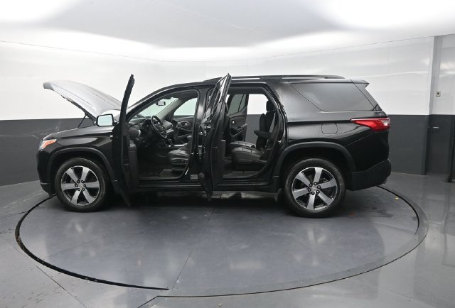 Used 2020 Chevrolet Traverse LT w/ LT Premium Package AWD/4WD image 43