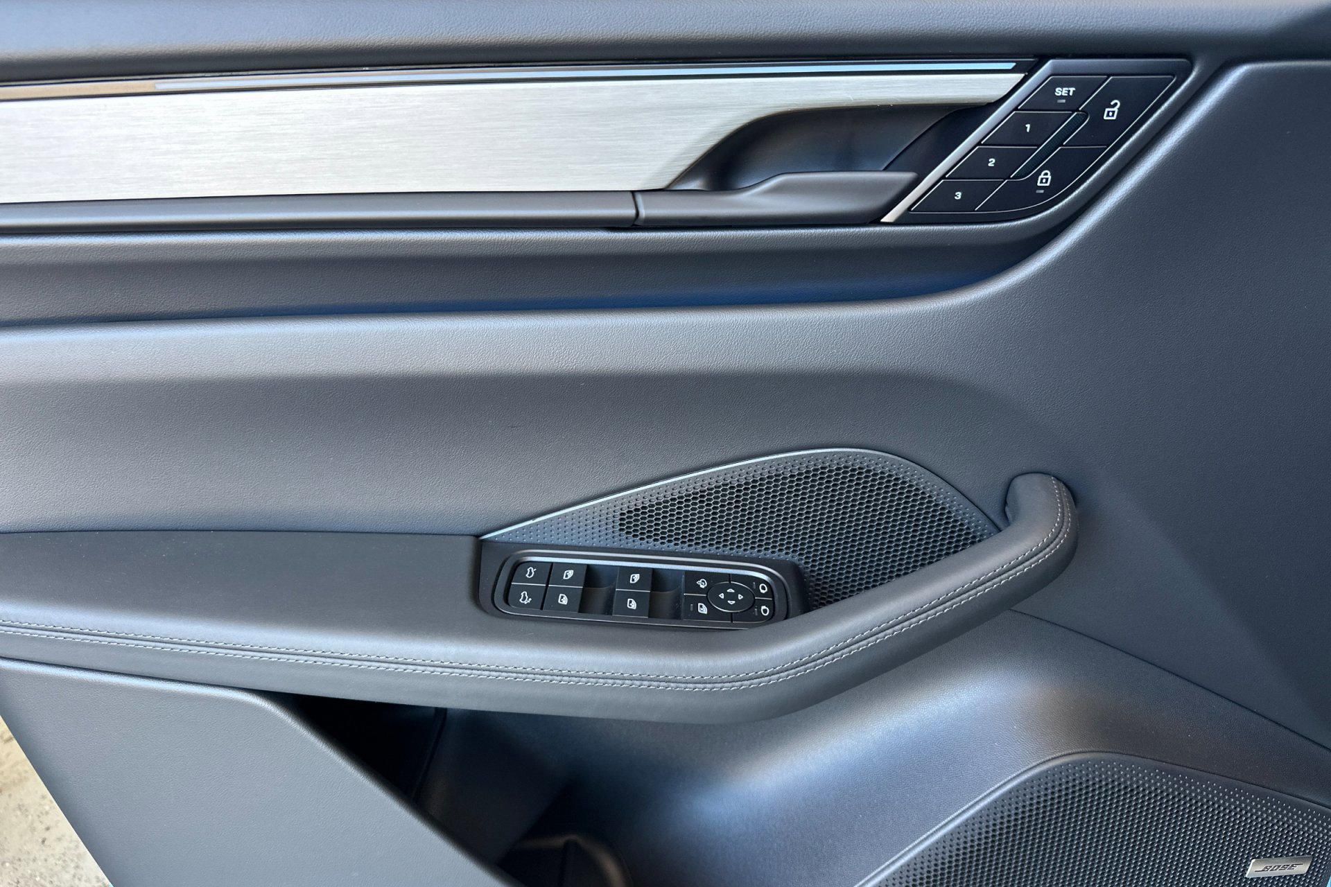 New 2025 Porsche Macan Electric image 12