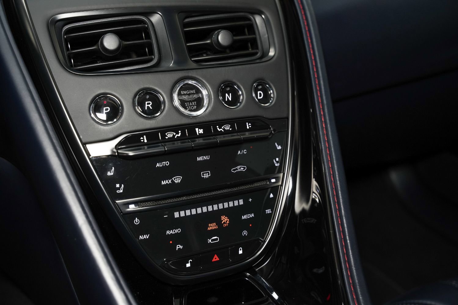 Used 2018 Aston Martin DB11 V12 image 40