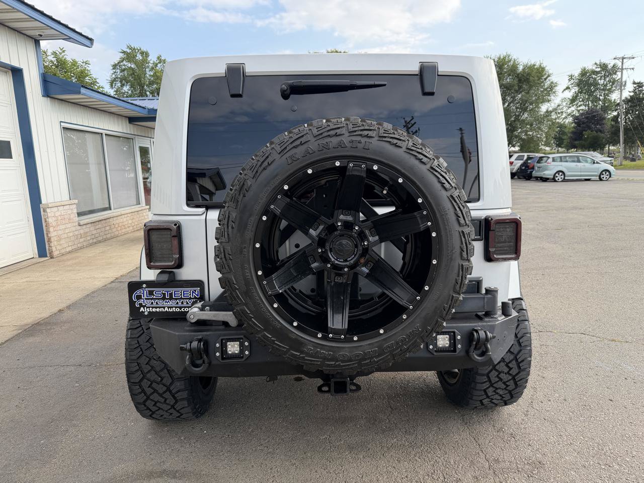 Used 2012 Jeep Wrangler Unlimited Sahara w/ Dual Top Group AWD/4WD image 4
