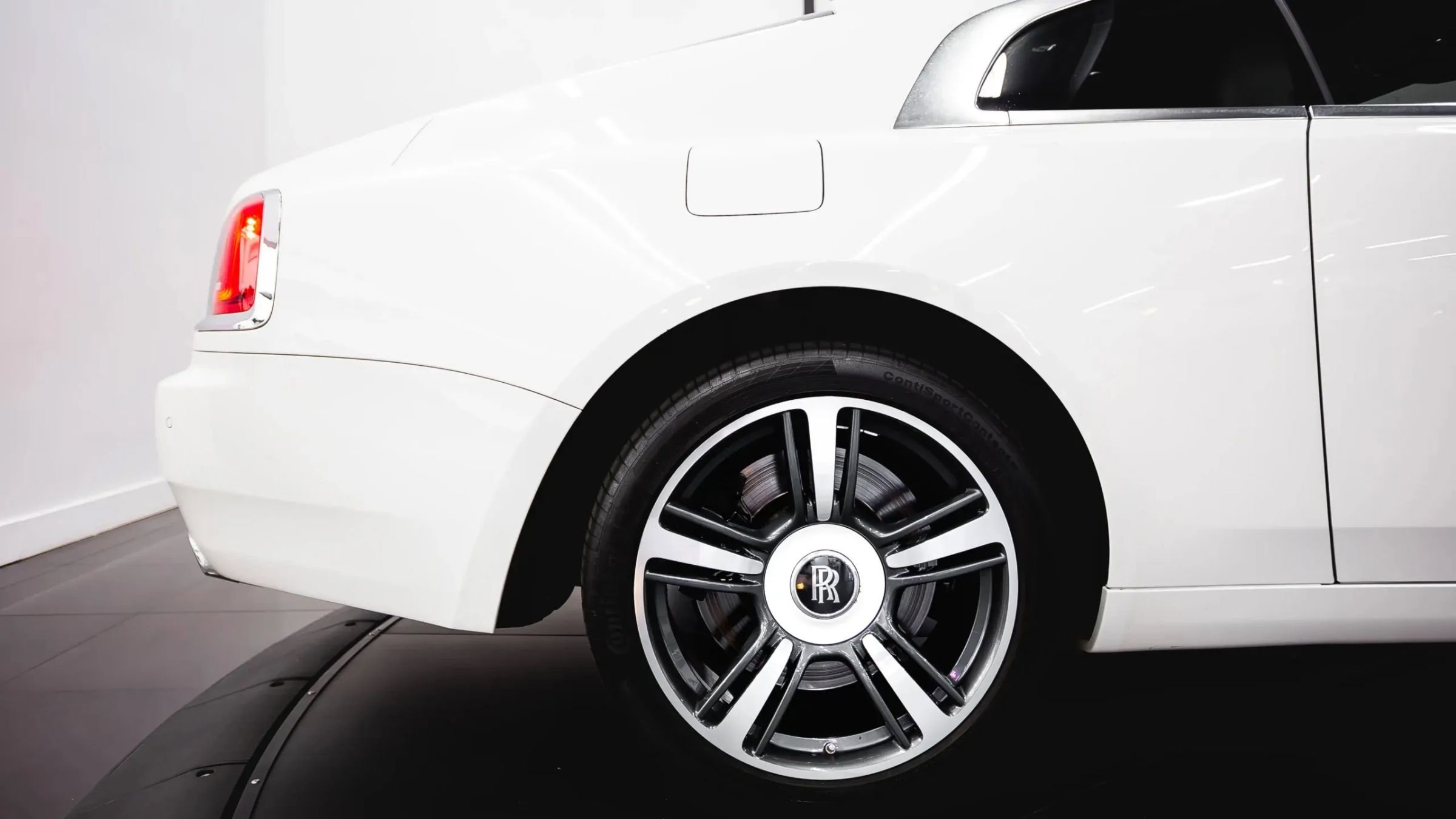 Used 2015 Rolls-Royce Wraith RWD image 16