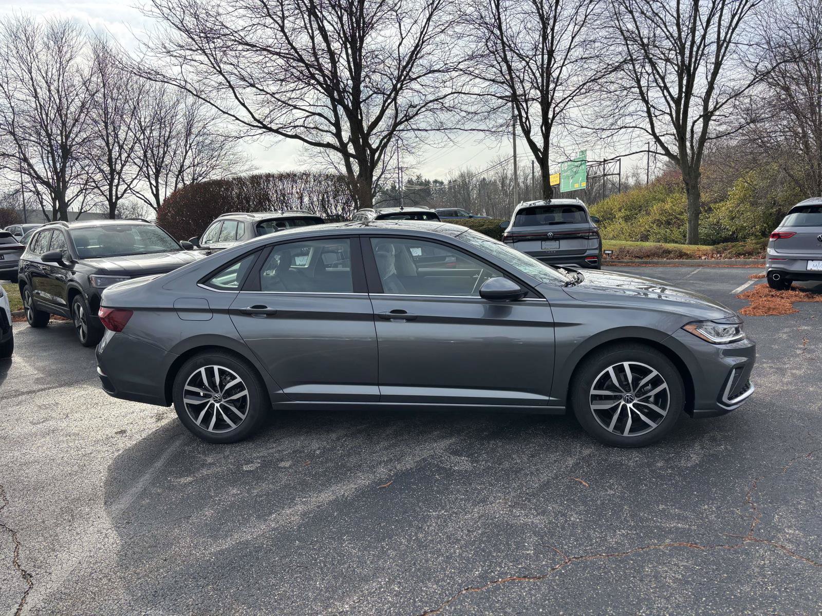 New 2026 Volkswagen Jetta SE FWD image 8