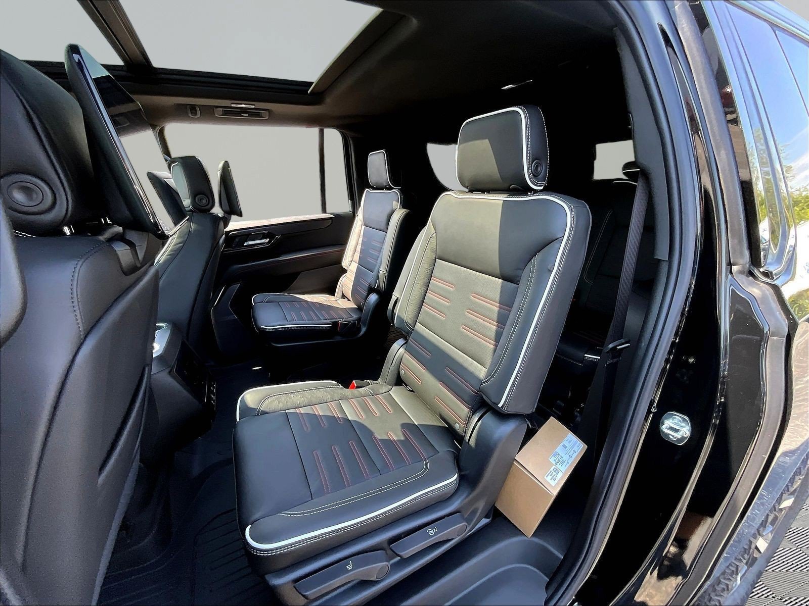 New 2026 GMC Yukon XL AT4 Ultimate AWD/4WD image 18