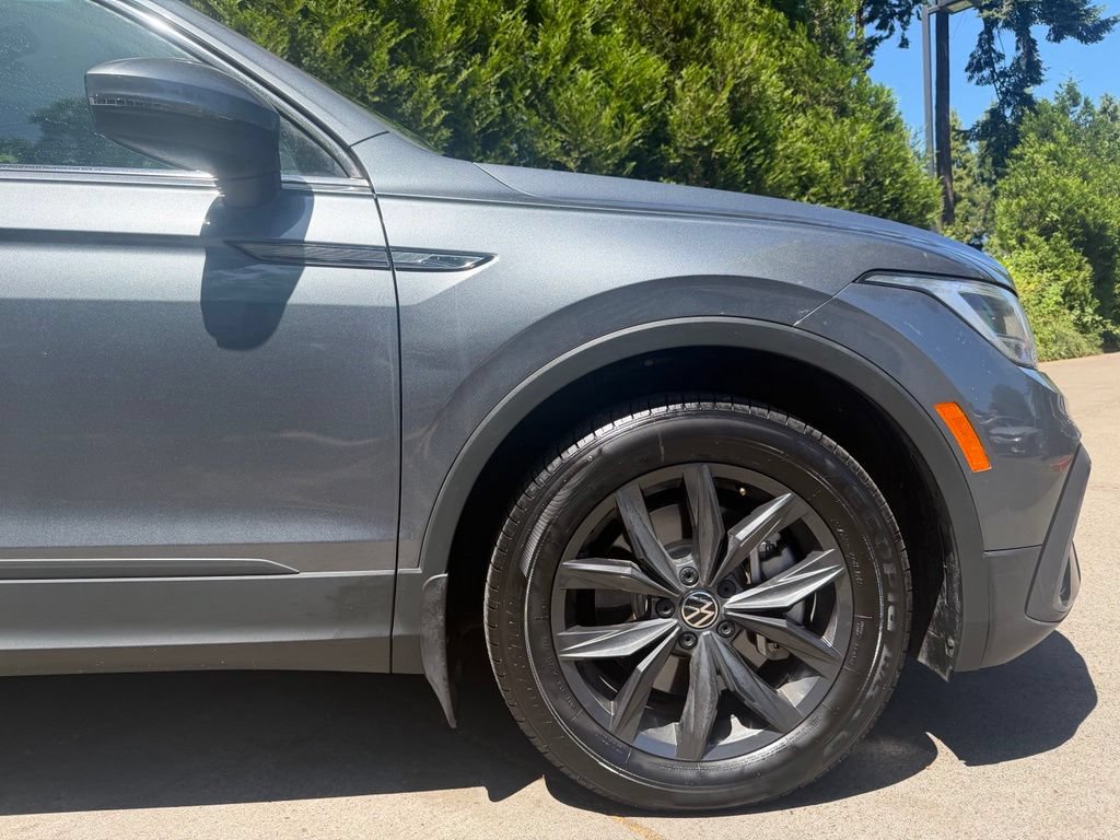 Used 2024 Volkswagen Tiguan SE AWD/4WD image 3