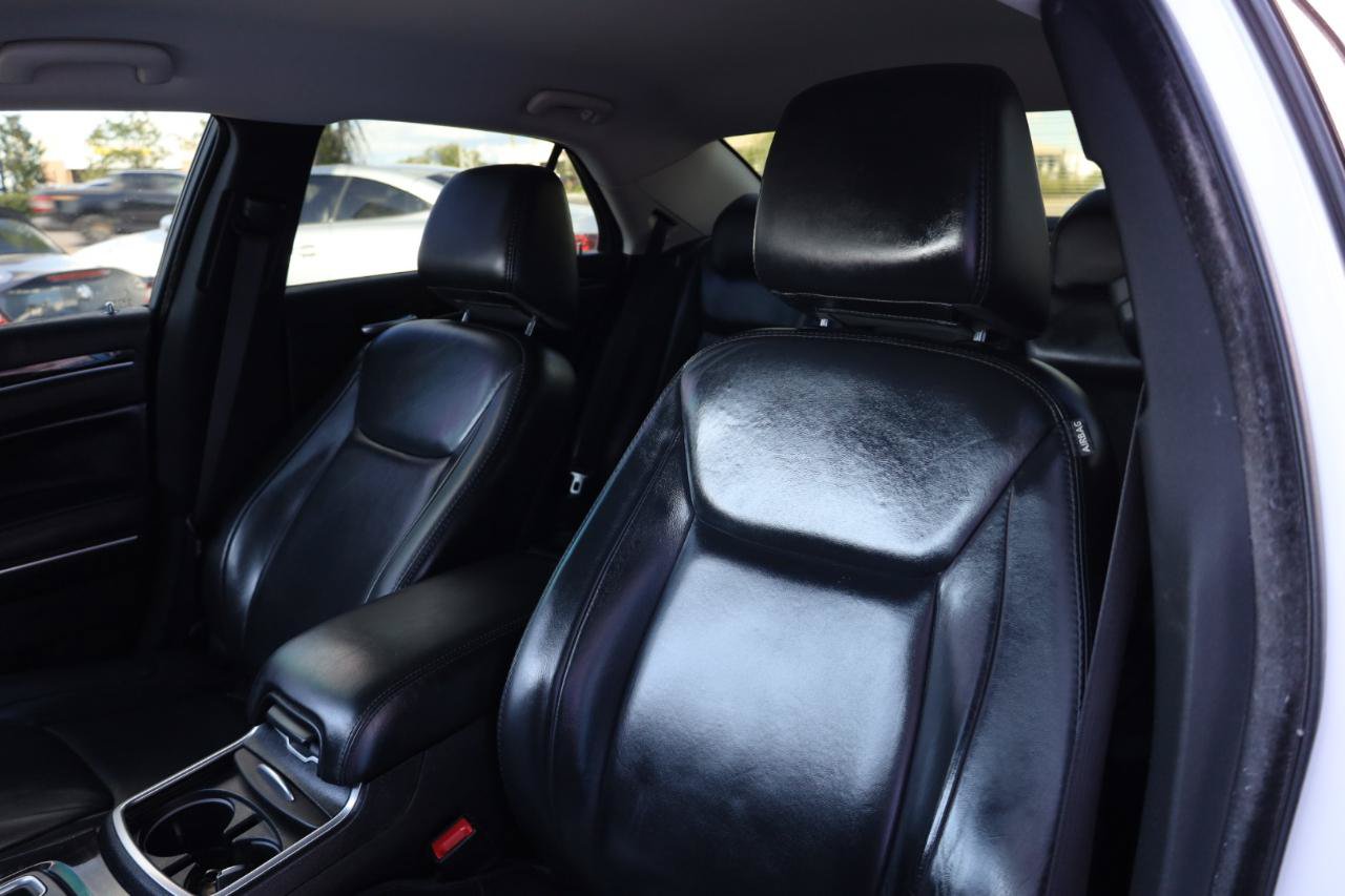 Used 2015 Chrysler 300 Limited RWD image 6