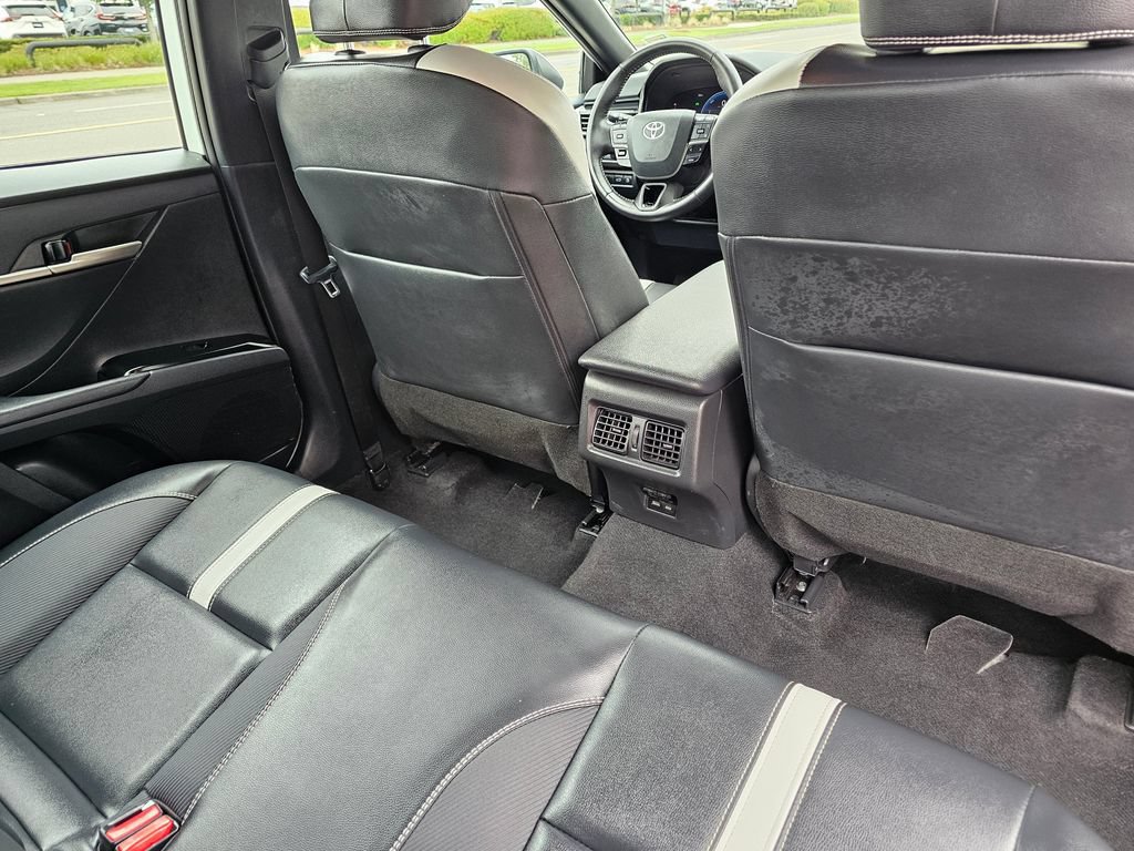 Used 2025 Toyota Camry SE FWD image 15
