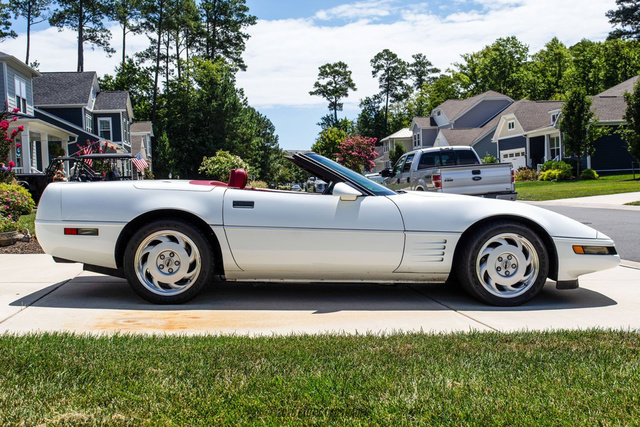 Used 1991 Chevrolet Corvette Convertible RWD image 9