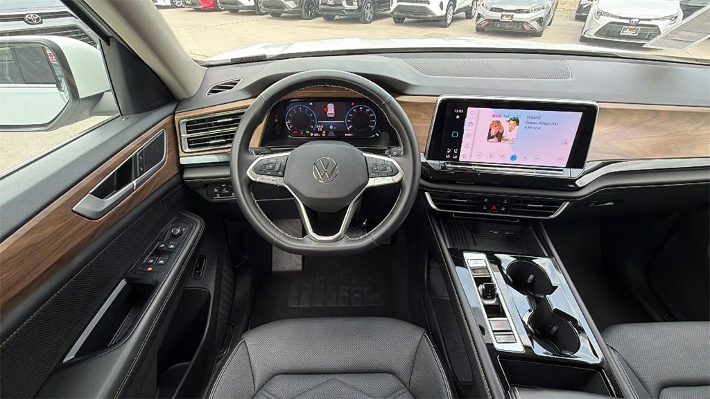 Used 2025 Volkswagen Atlas SE image 21