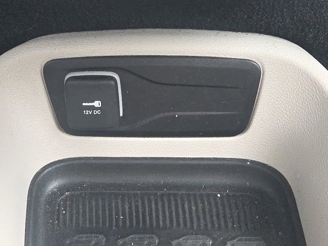 Used 2023 Chrysler Pacifica Touring-L FWD image 38
