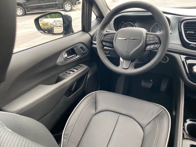New 2026 Chrysler Pacifica Limited w/ S Appearance Package FWD image 34