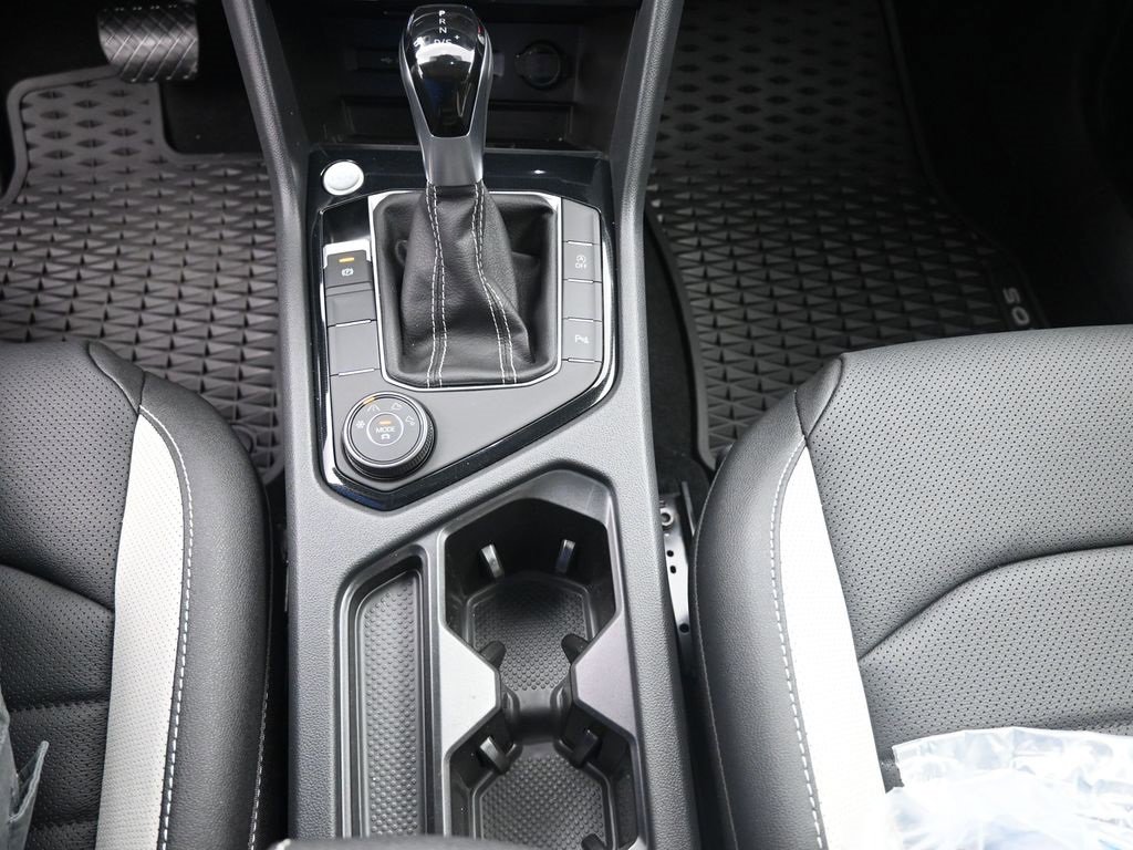 Used 2025 Volkswagen Taos SEL image 16