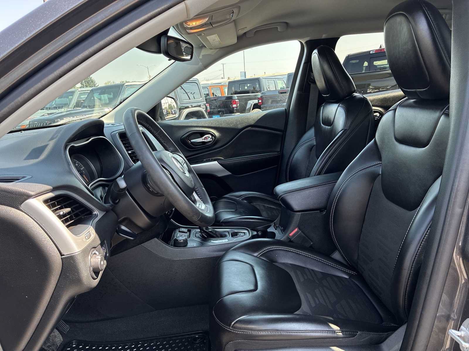 Used 2022 Jeep Cherokee Latitude AWD/4WD image 13