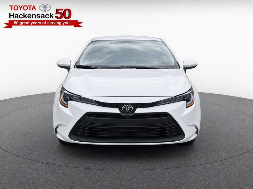 Used 2025 Toyota Corolla LE FWD image 5