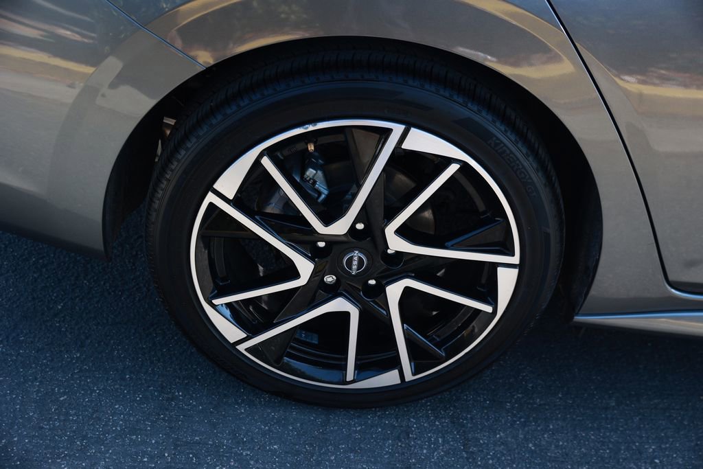 Used 2025 Nissan Sentra SR w/ SR Premium Package FWD image 9