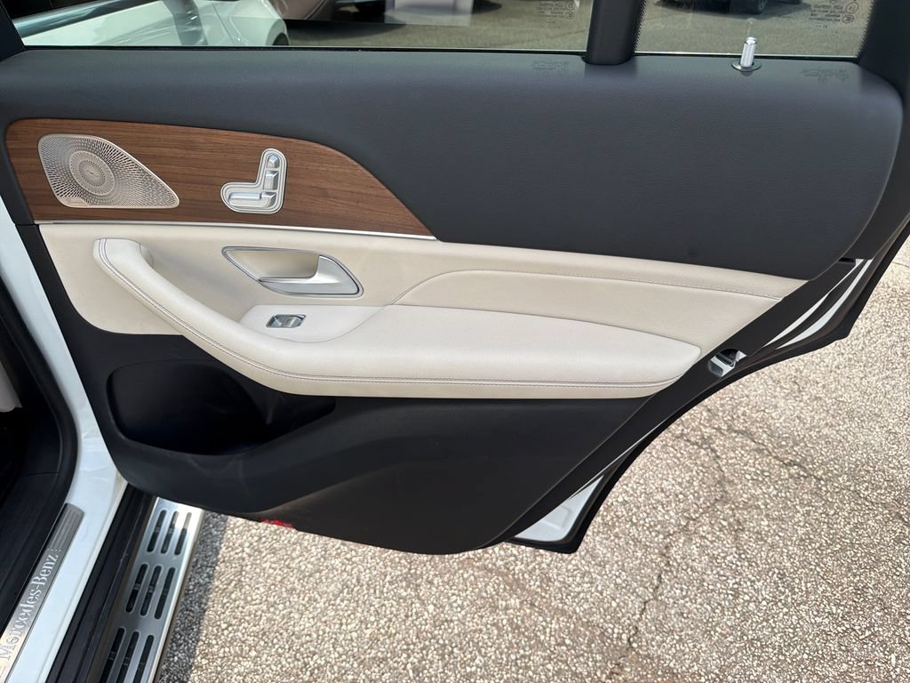 Used 2022 Mercedes-Benz GLS 450 4MATIC image 16