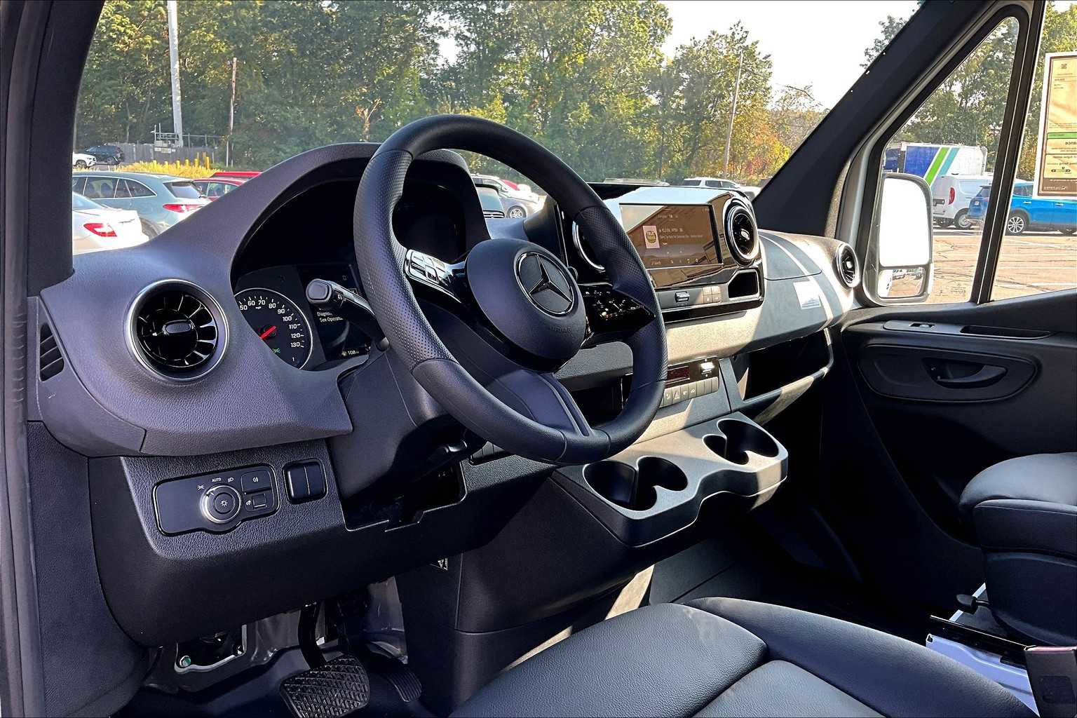 New 2025 Mercedes-Benz Sprinter 2500 image 9