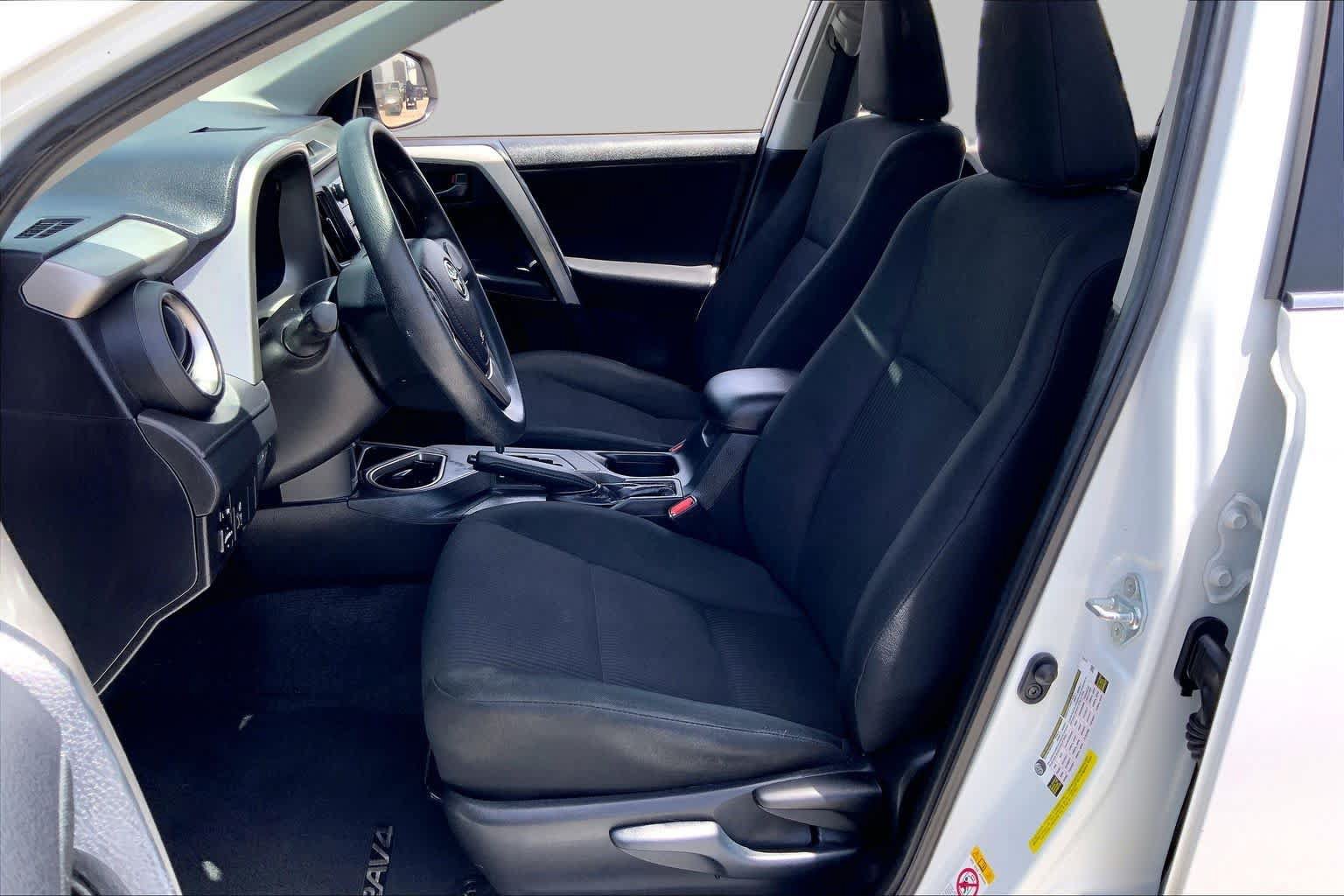 Used 2016 Toyota RAV4 LE FWD image 8