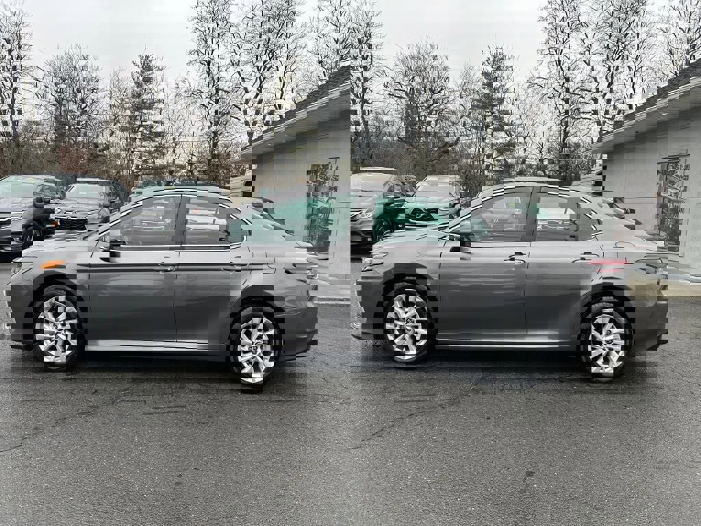 Used 2023 Toyota Camry LE image 4