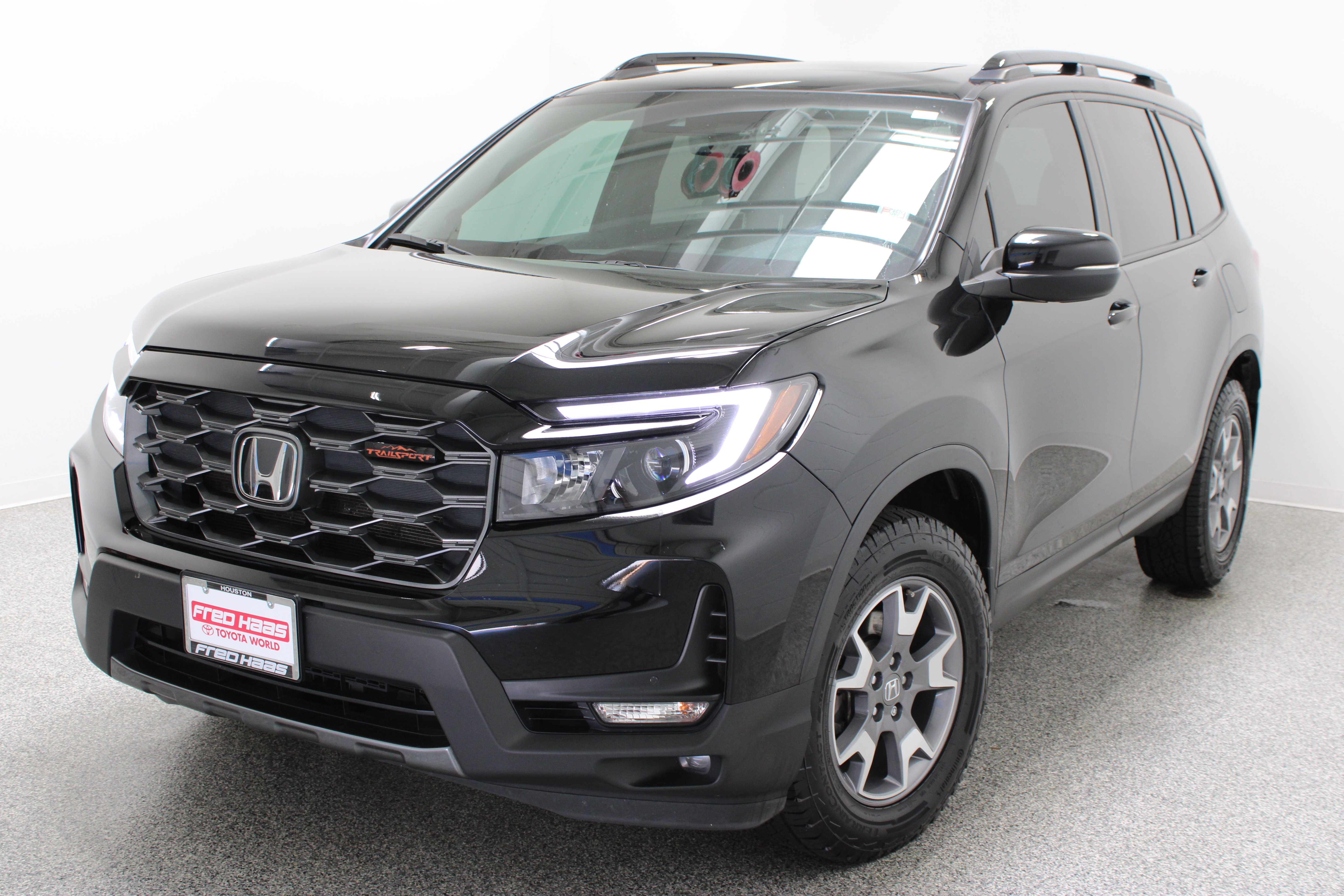 Used 2022 Honda Passport TrailSport image 2