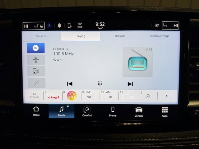 Used 2024 Chrysler Pacifica Touring-L w/ Road Tripper Package image 43