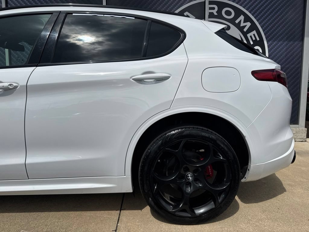 Used 2023 Alfa Romeo Stelvio Veloce AWD/4WD image 14