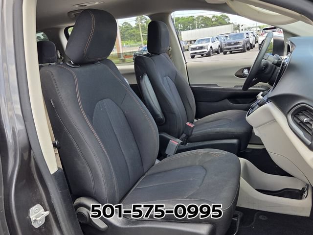 Used 2017 Chrysler Pacifica Touring FWD image 17