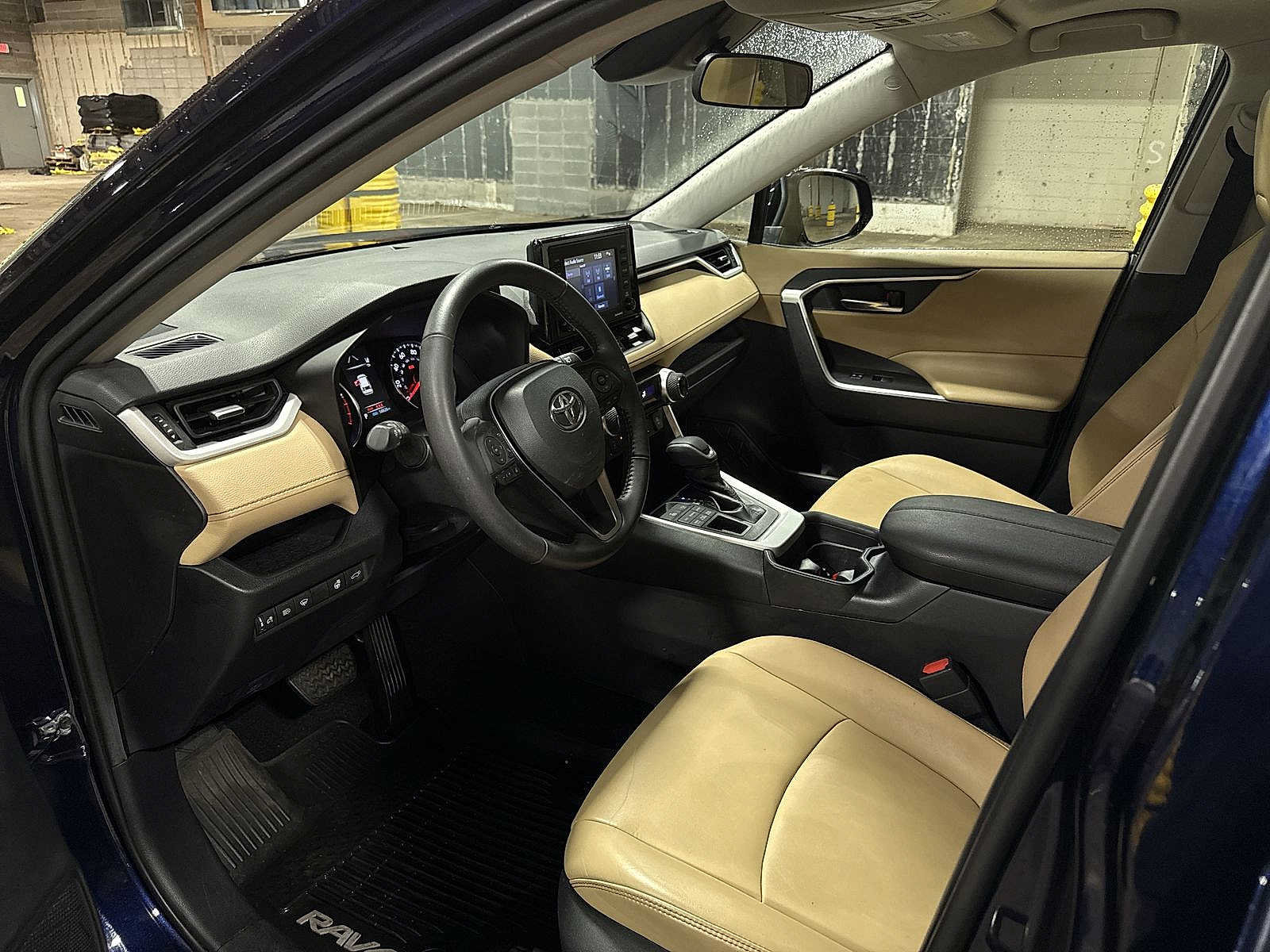 Used 2020 Toyota RAV4 XLE Premium AWD/4WD image 29