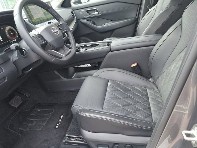 Used 2025 Nissan Rogue Platinum FWD image 27