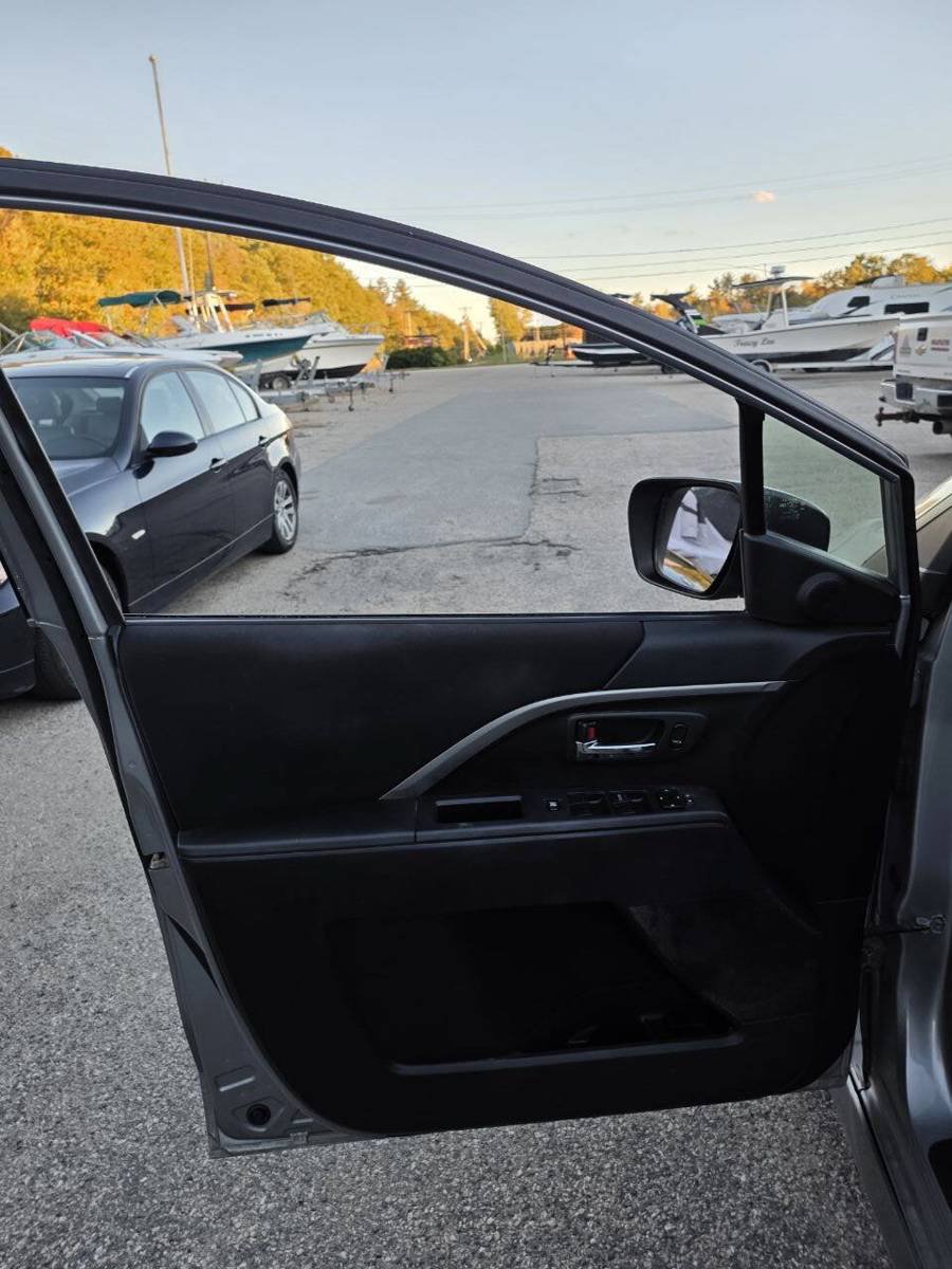 Used 2012 MAZDA MAZDA5 Touring FWD image 13