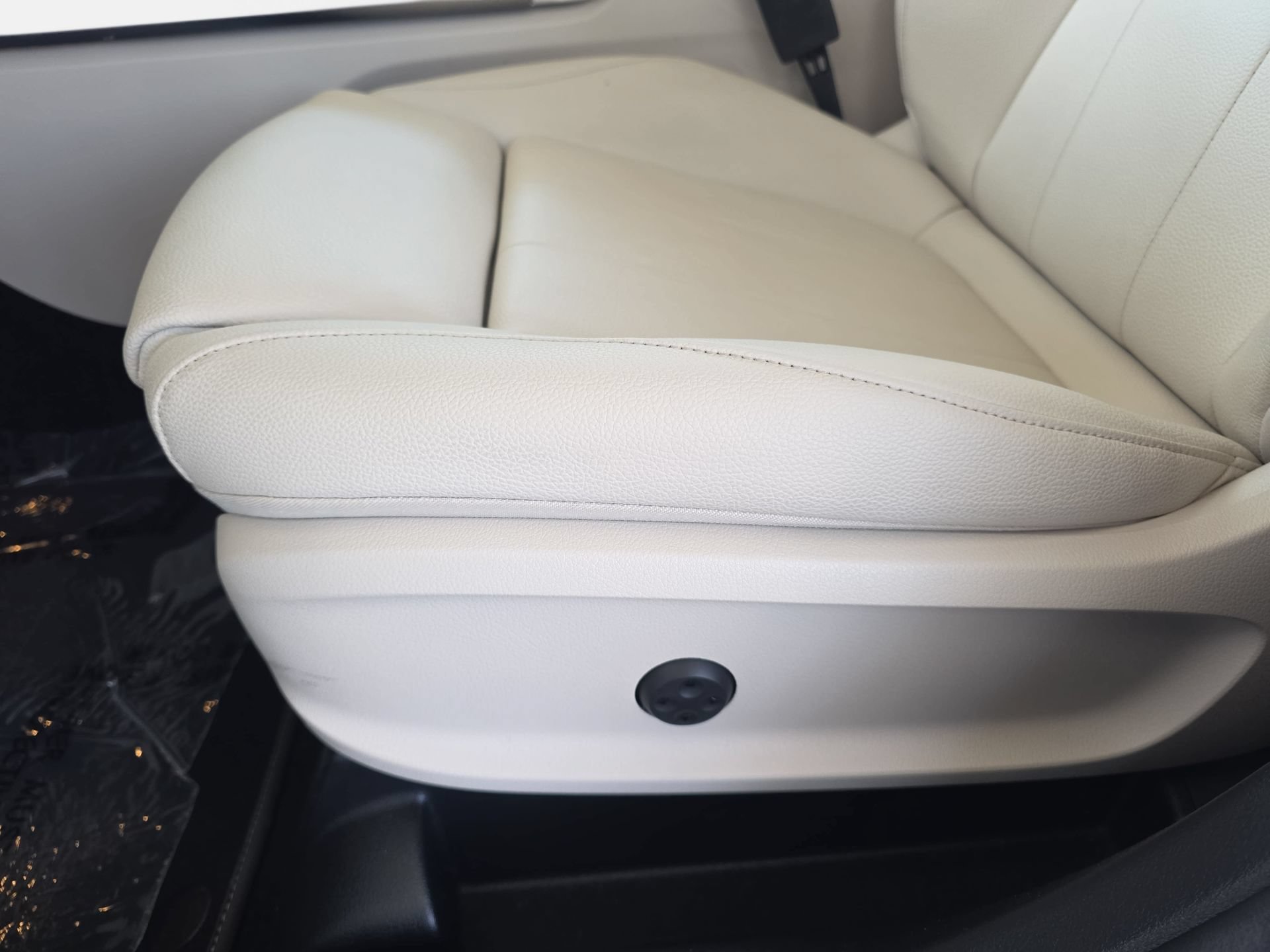 Used 2025 Mercedes-Benz GLB 250 image 28