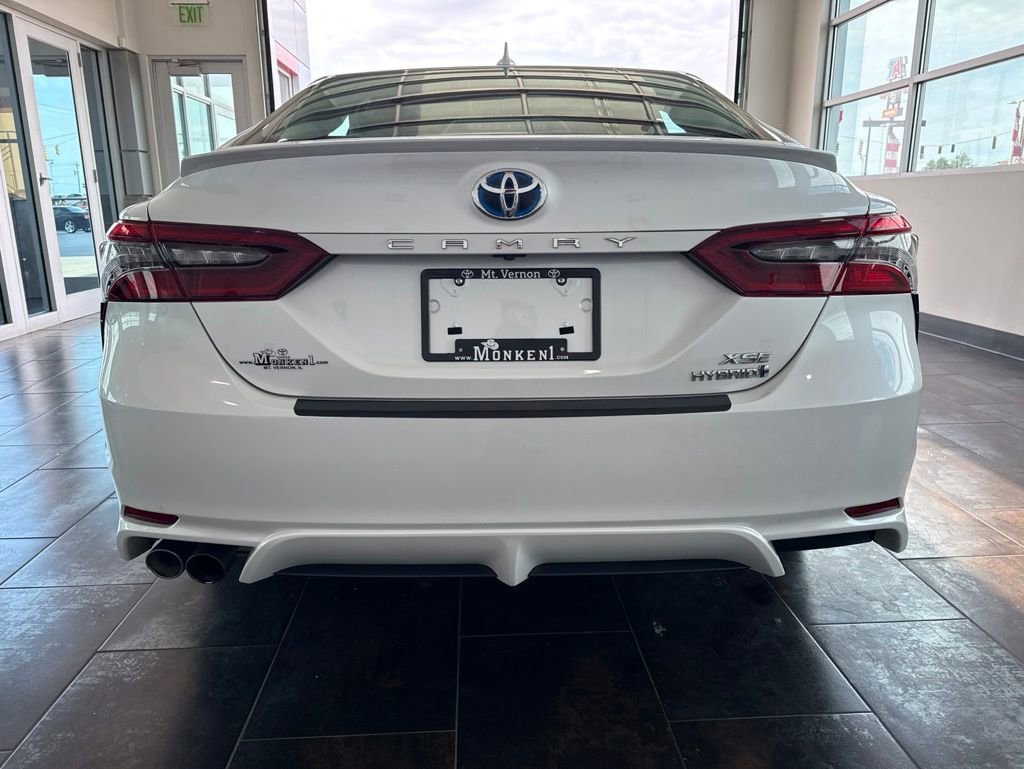 Used 2022 Toyota Camry XSE w/ Navigation Upgrade Package FWD image 9
