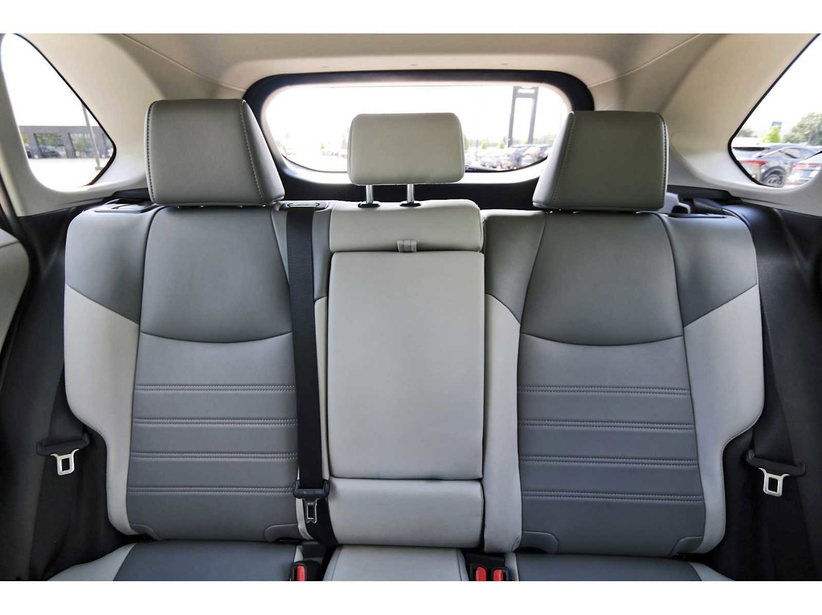 Used 2023 Toyota RAV4 XLE Premium FWD image 9