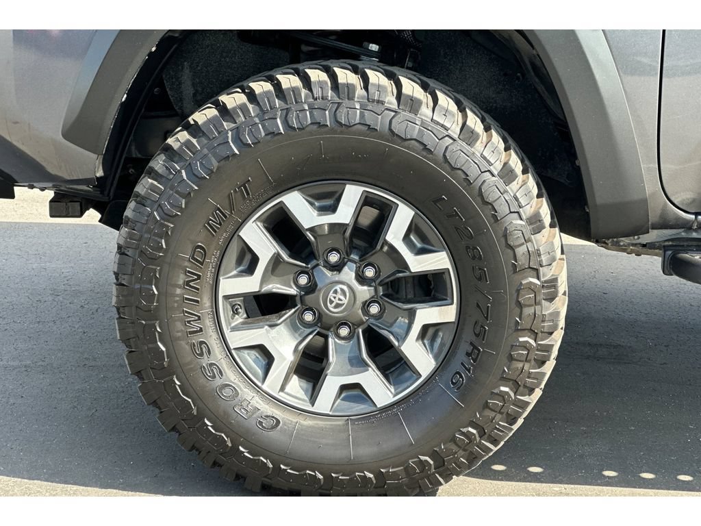 Used 2020 Toyota Tacoma TRD Off-Road w/ TRD Premium Off Road Package AWD/4WD image 33