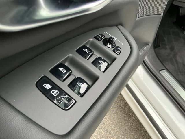 Certified 2025 Volvo XC90 B5 Core AWD/4WD image 24