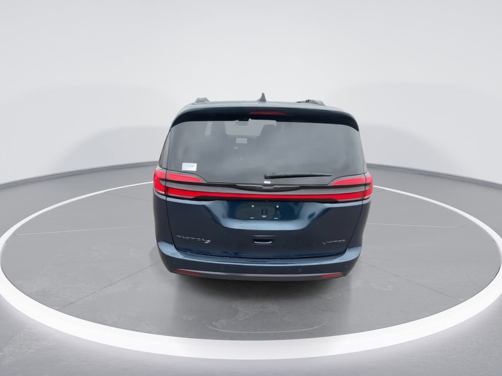 Used 2025 Chrysler Pacifica Limited FWD image 7