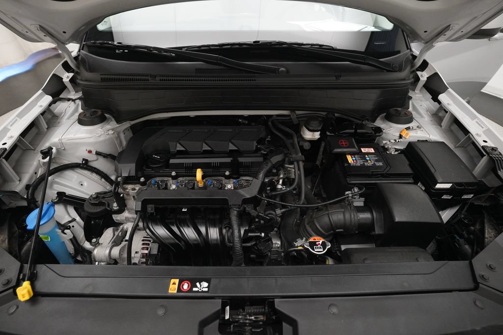 Used 2025 Hyundai Venue SEL FWD image 3