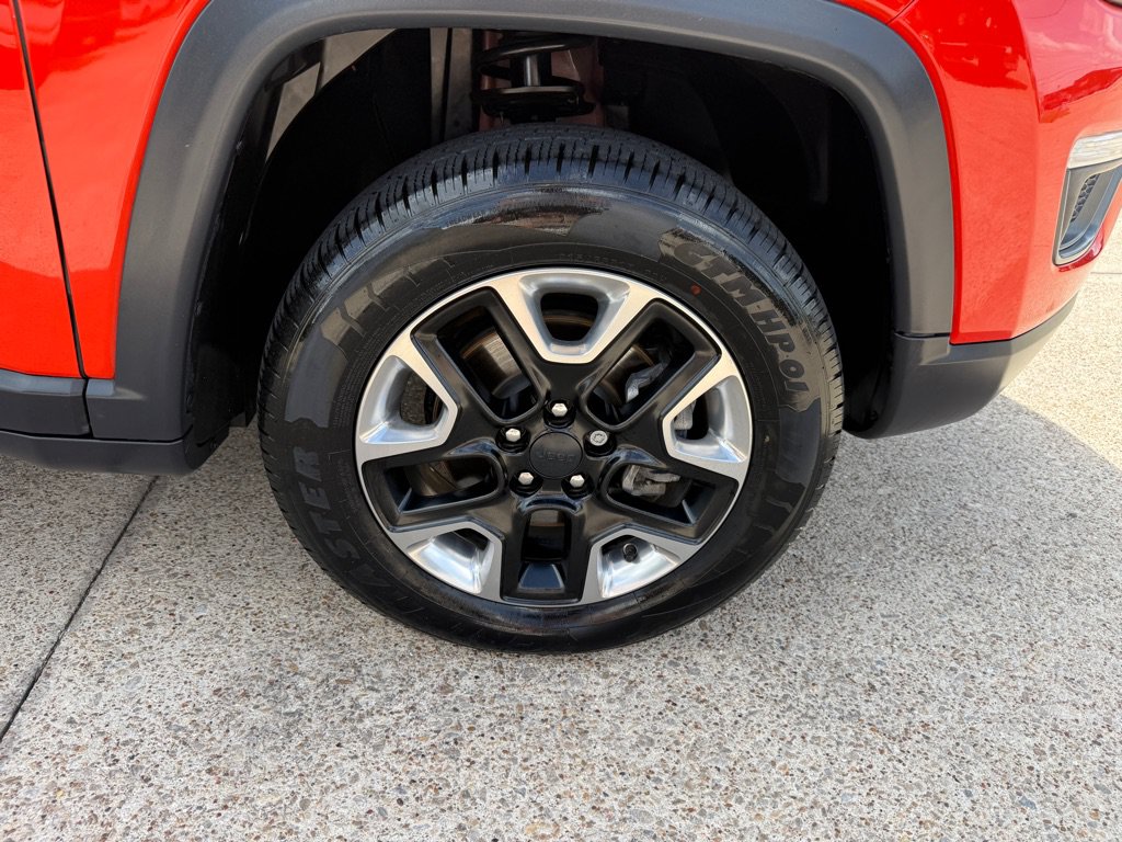 Used 2017 Jeep Compass Trailhawk w/ Leather Interior Group AWD/4WD image 13