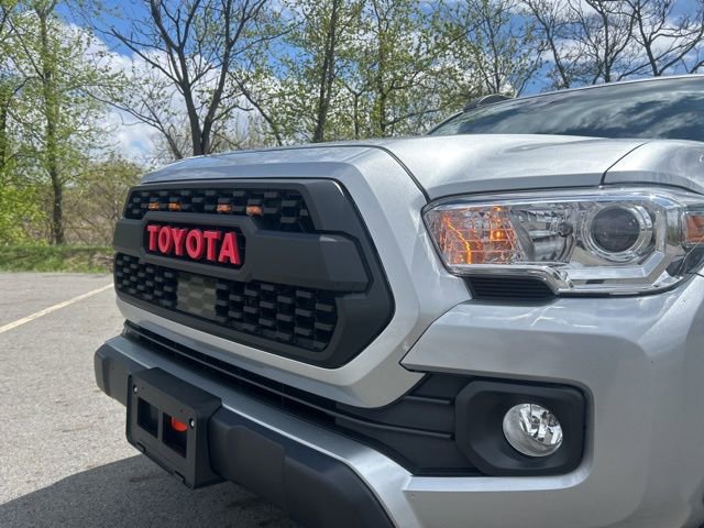 Used 2023 Toyota Tacoma SR5 w/ SX Package image 31